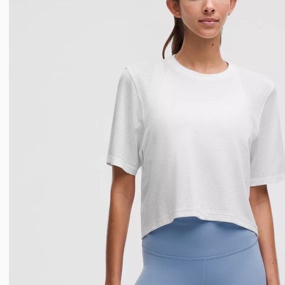 New w/o tag - Lululemon Athletica White Crop T-Shirt - Picture 2 of 3